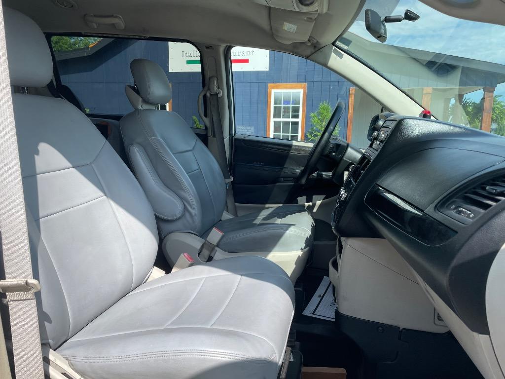 2014 Dodge Grand Caravan - $12,999