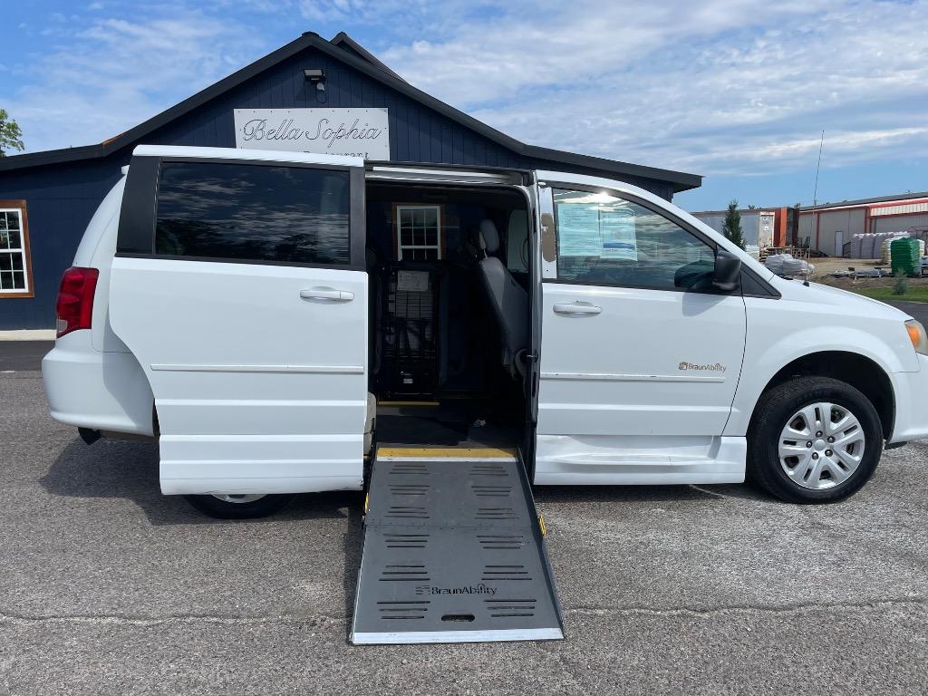 2014 Dodge Grand Caravan - $12,999