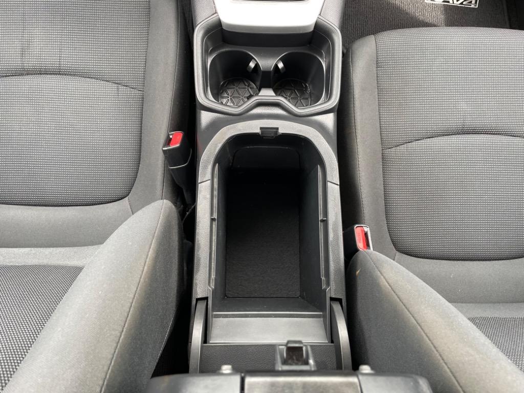 2019 Toyota RAV4 Hybrid LE photo