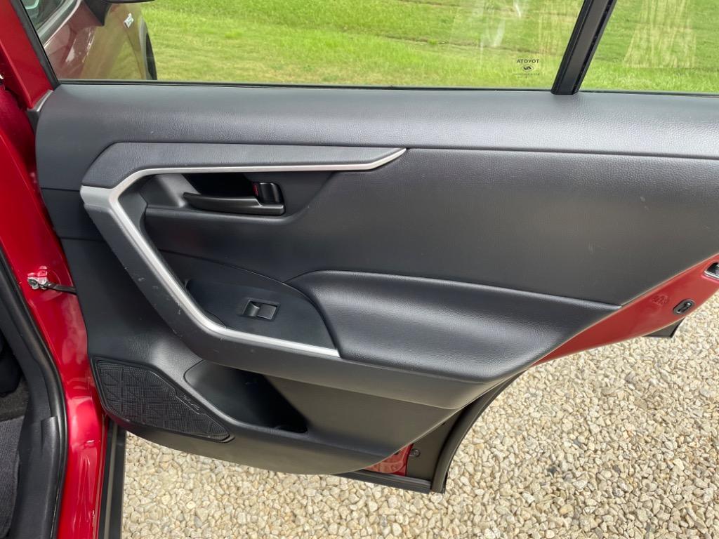 2019 Toyota RAV4 Hybrid LE photo