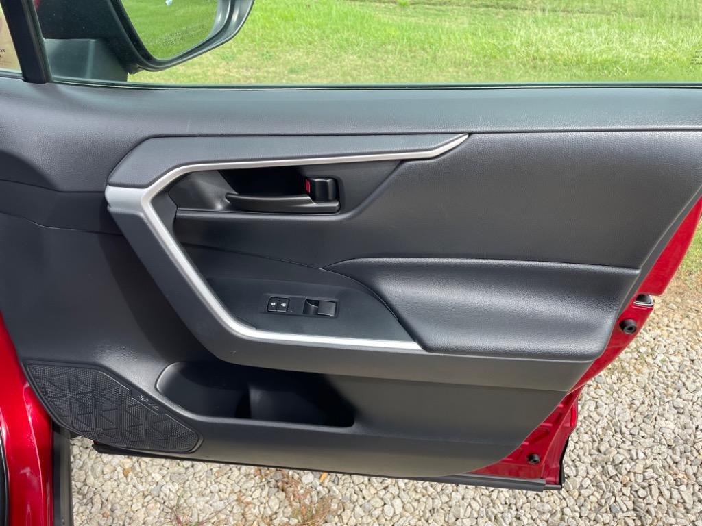 2019 Toyota RAV4 Hybrid LE photo