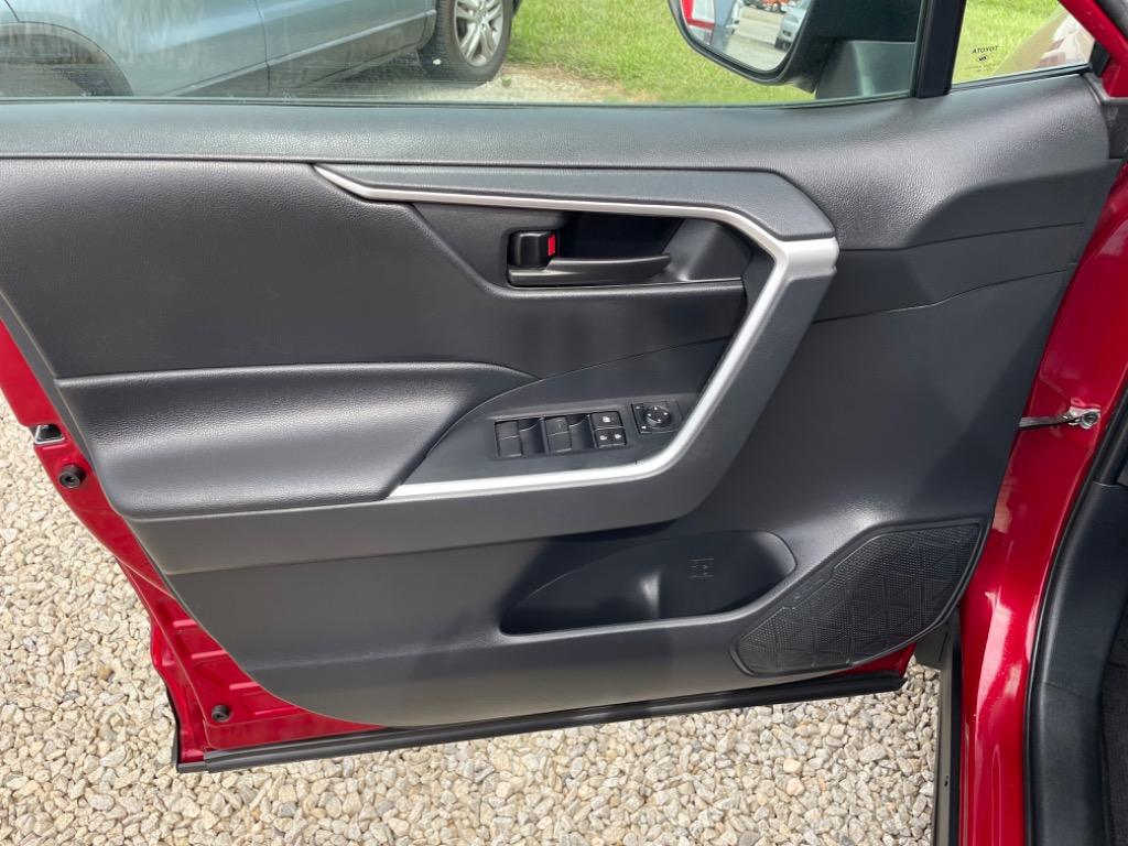 2019 Toyota RAV4 Hybrid LE photo