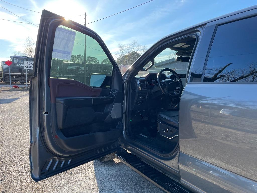 2021 Ford F150 Lariat photo