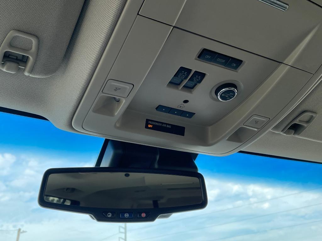 2017 GMC Yukon XL 1500 SLT photo