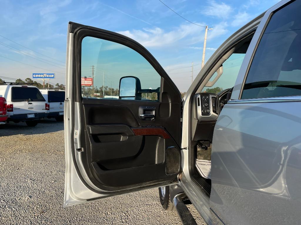 2015 GMC Sierra 2500HD - $22,999