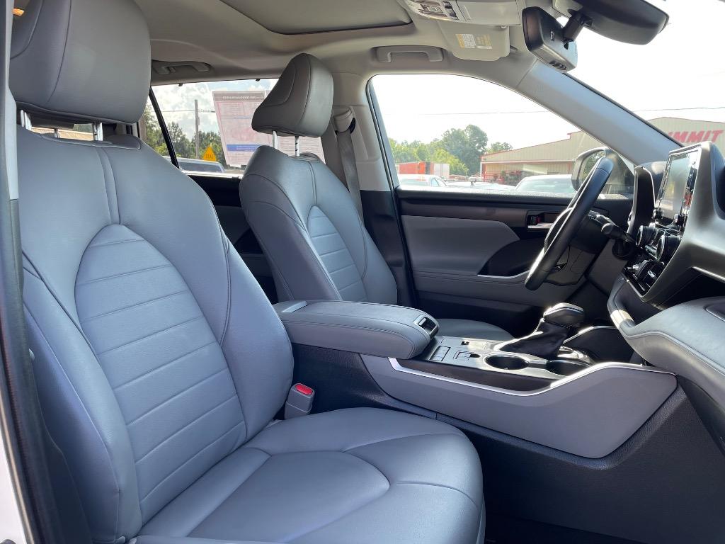 2020 Toyota Highlander - $32,999