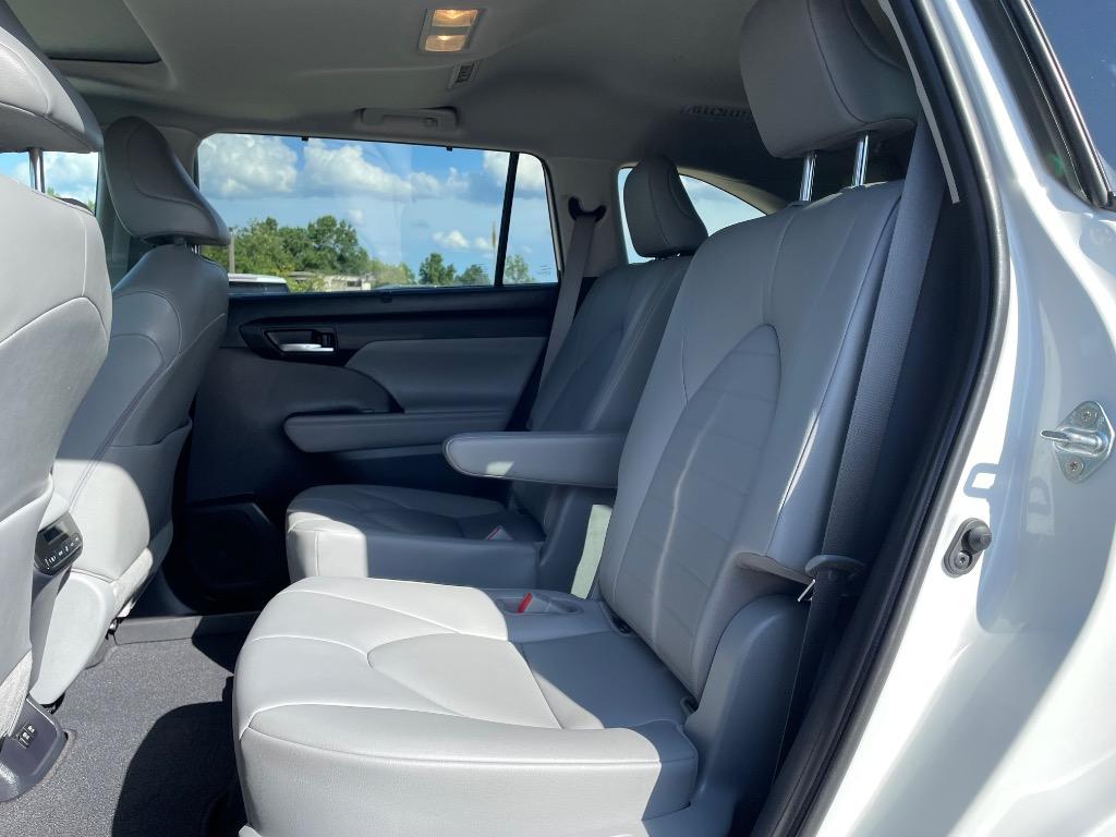 2020 Toyota Highlander - $32,999