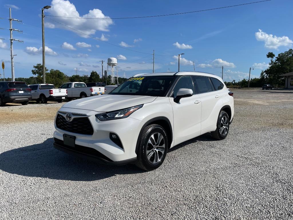 2020 Toyota Highlander - $32,999