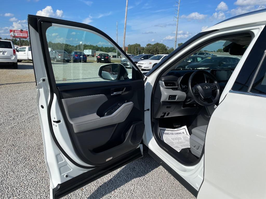 2020 Toyota Highlander - $32,999