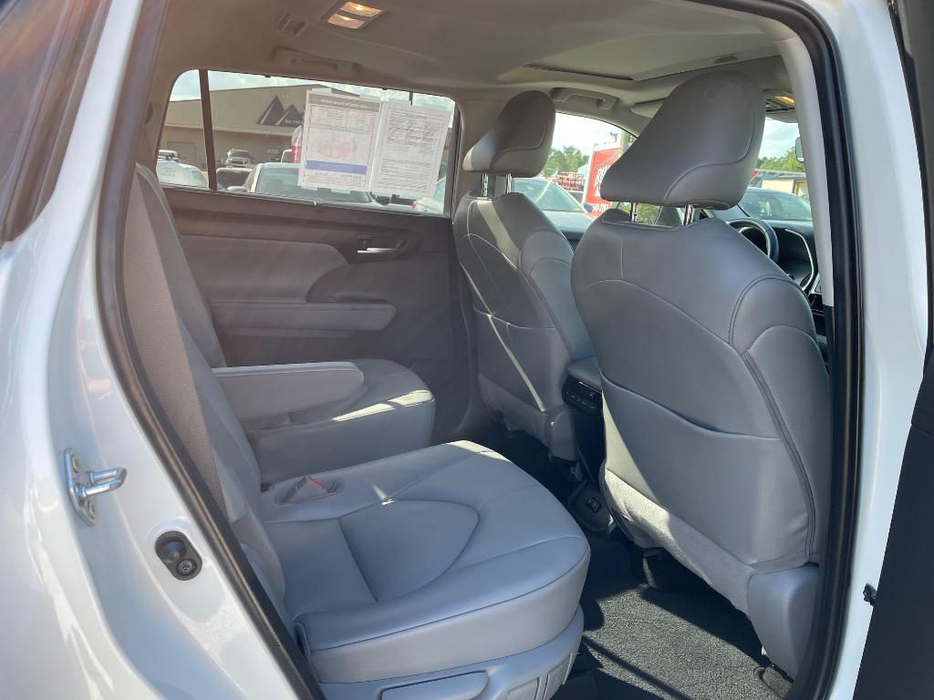 2020 Toyota Highlander - $32,999