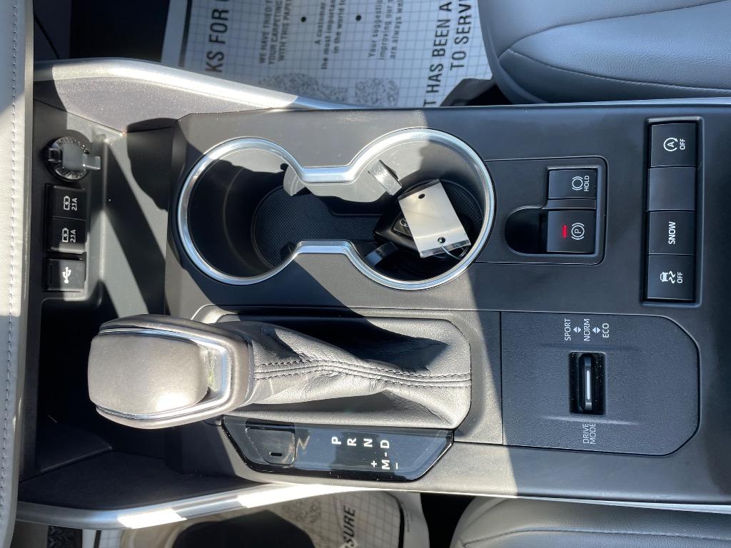 2020 Toyota Highlander - $32,999