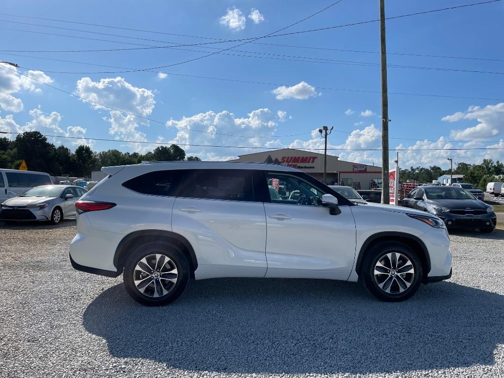 2020 Toyota Highlander - $32,999
