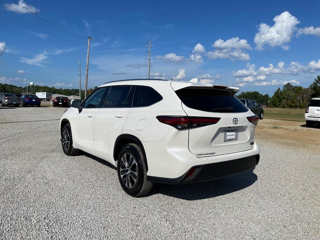 2020 Toyota Highlander - $32,999