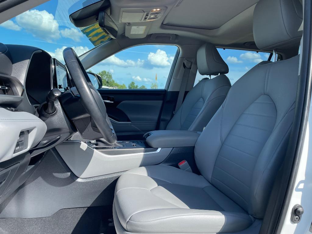 2020 Toyota Highlander - $32,999