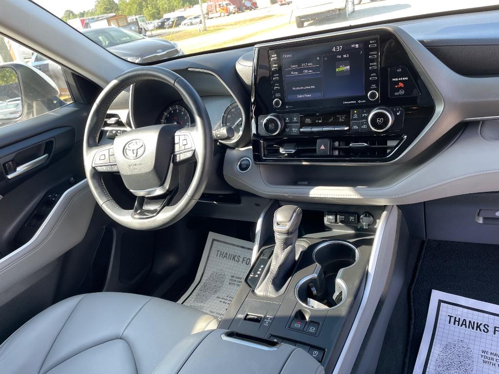 2020 Toyota Highlander - $32,999