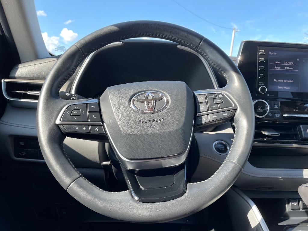 2020 Toyota Highlander - $32,999