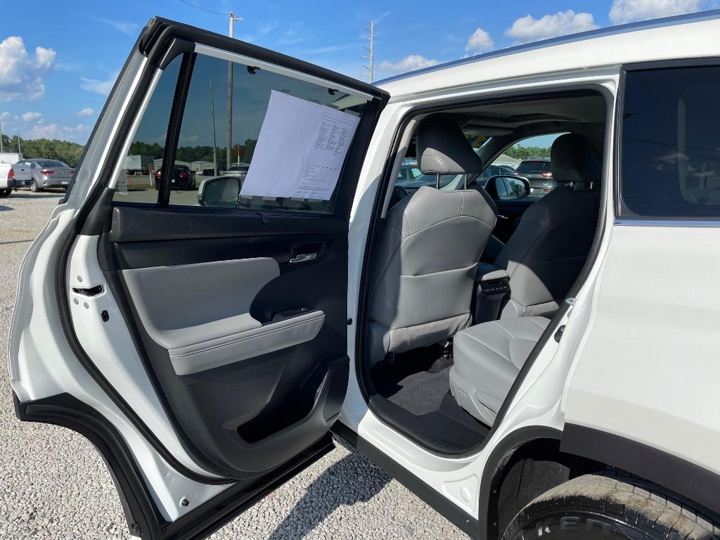 2020 Toyota Highlander - $32,999