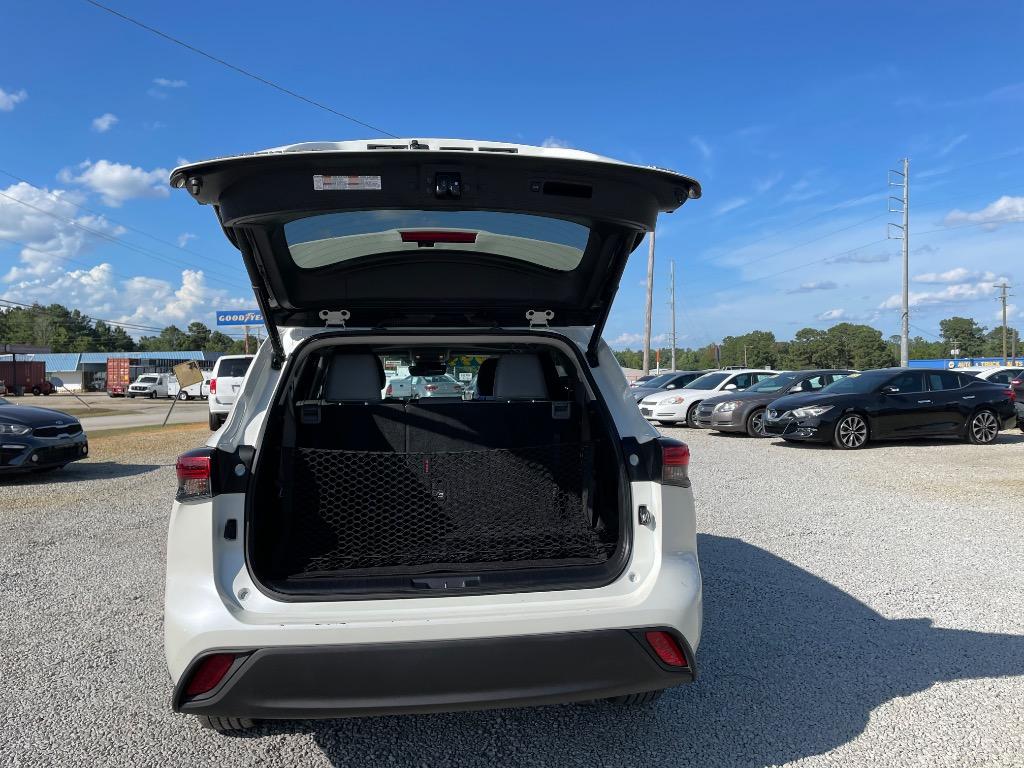 2020 Toyota Highlander - $32,999