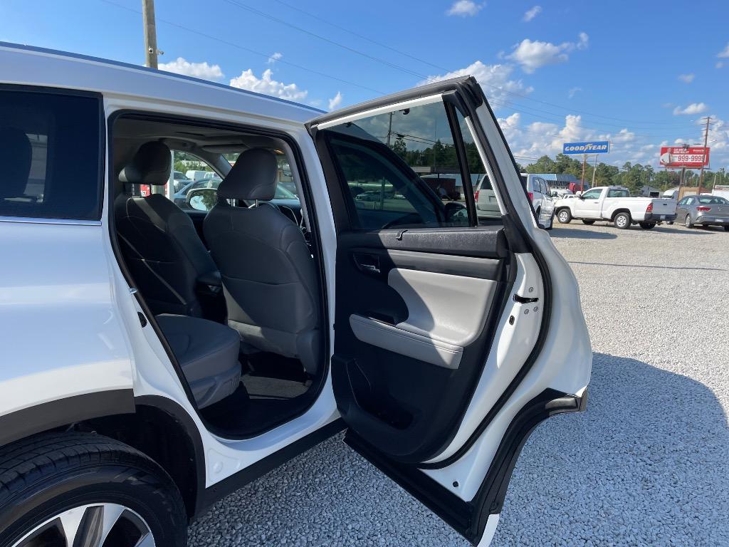 2020 Toyota Highlander - $32,999