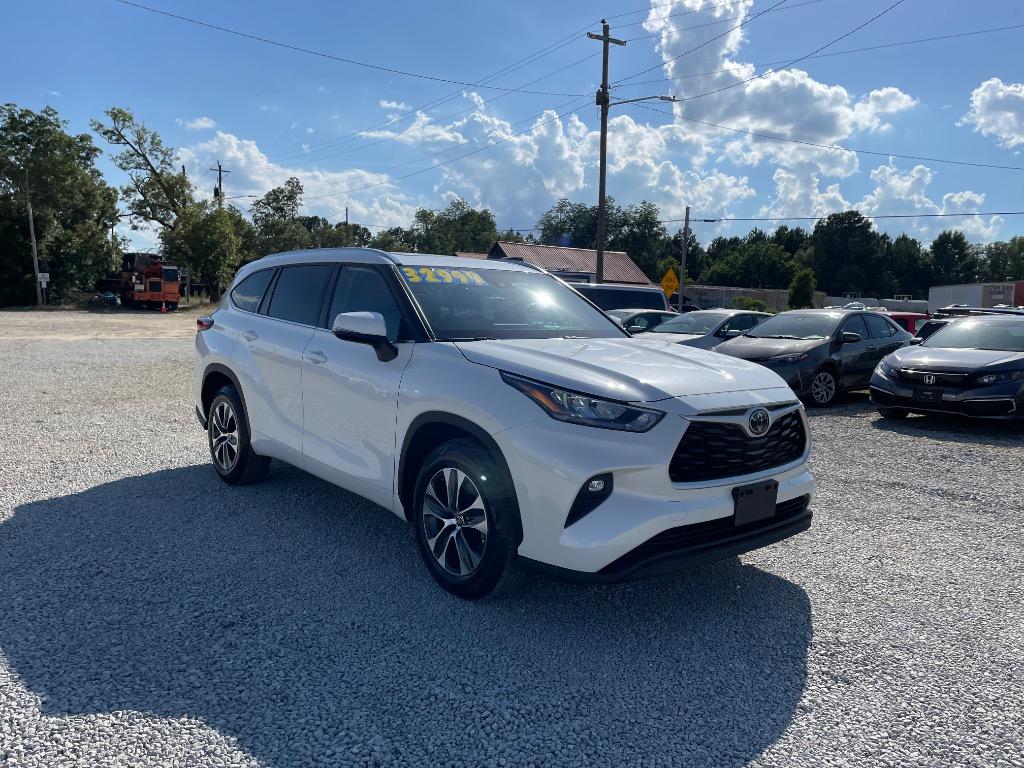 2020 Toyota Highlander - $32,999