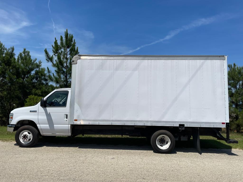 2017 Ford E-450 - $18,999