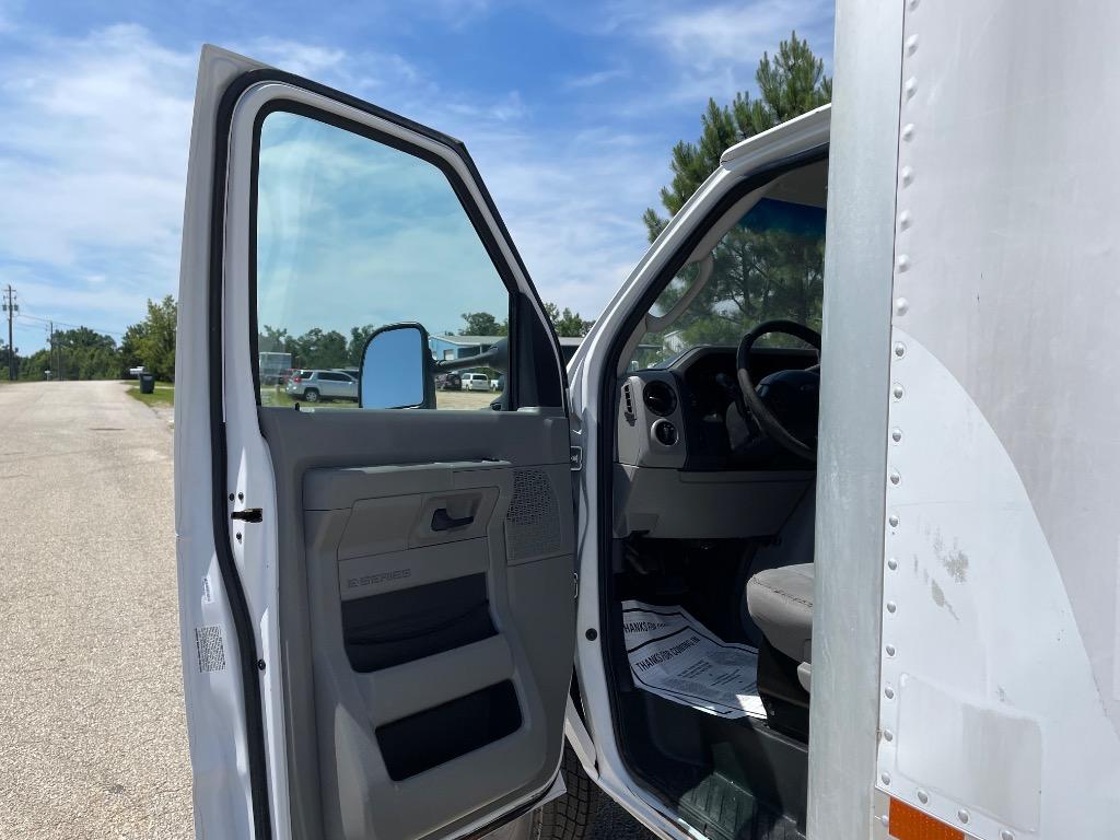 2017 Ford E-450 - $18,999