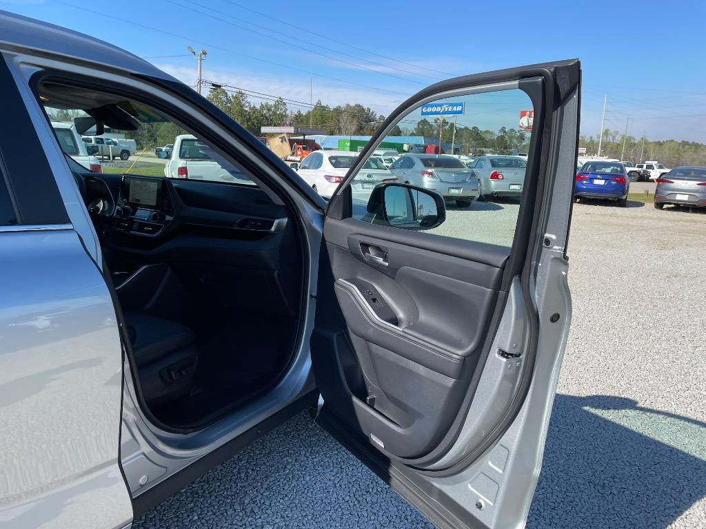 2024 Toyota Highlander - $44,999