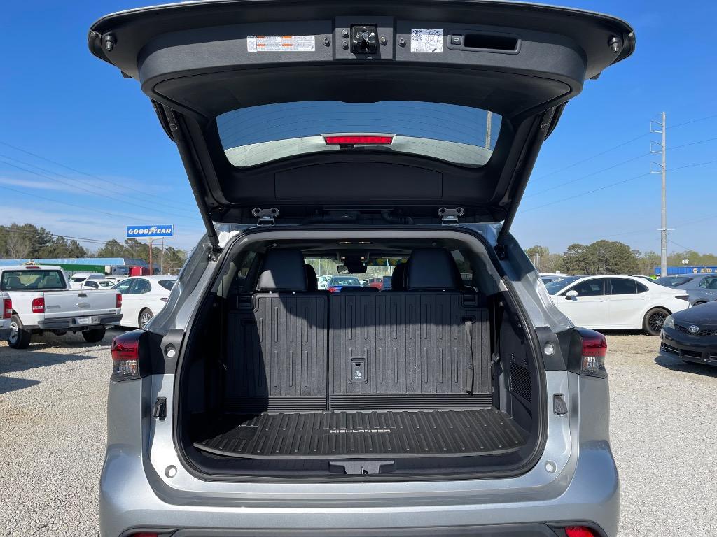 2024 Toyota Highlander - $44,999