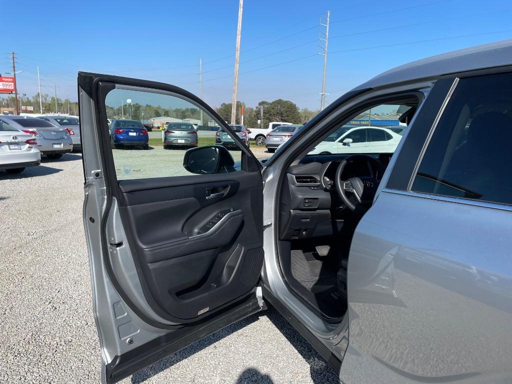 2024 Toyota Highlander - $44,999
