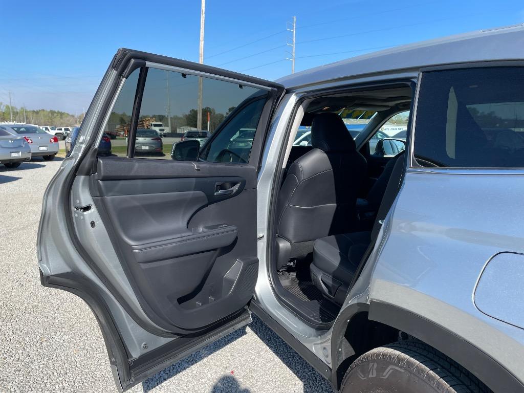 2024 Toyota Highlander - $44,999