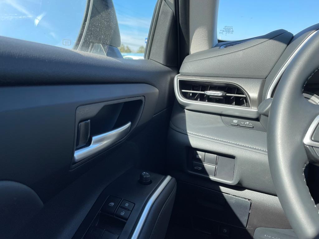 2024 Toyota Highlander - $44,999