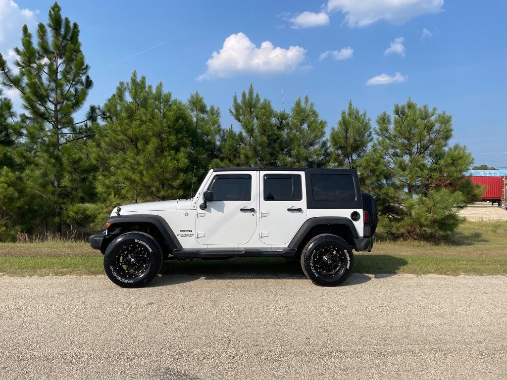 2015 Jeep Wrangler - $10,999
