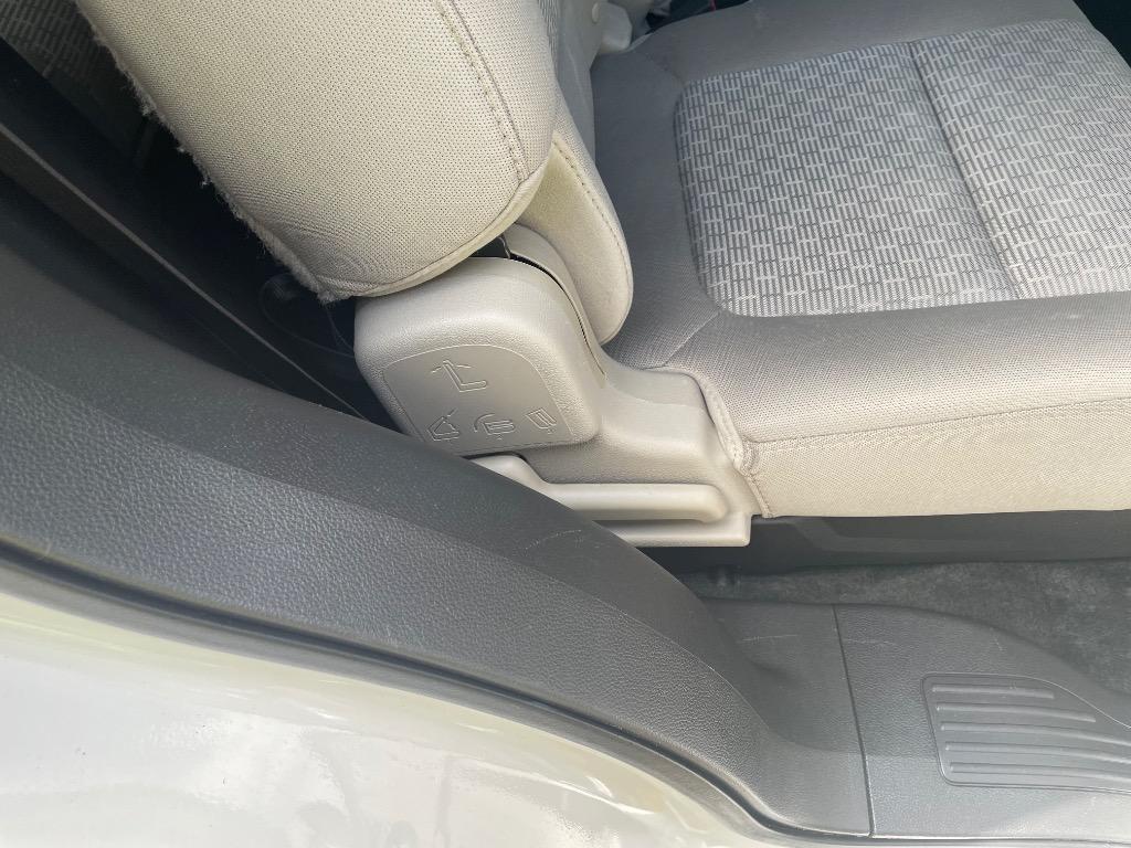 2014 Ford Explorer - $10,999