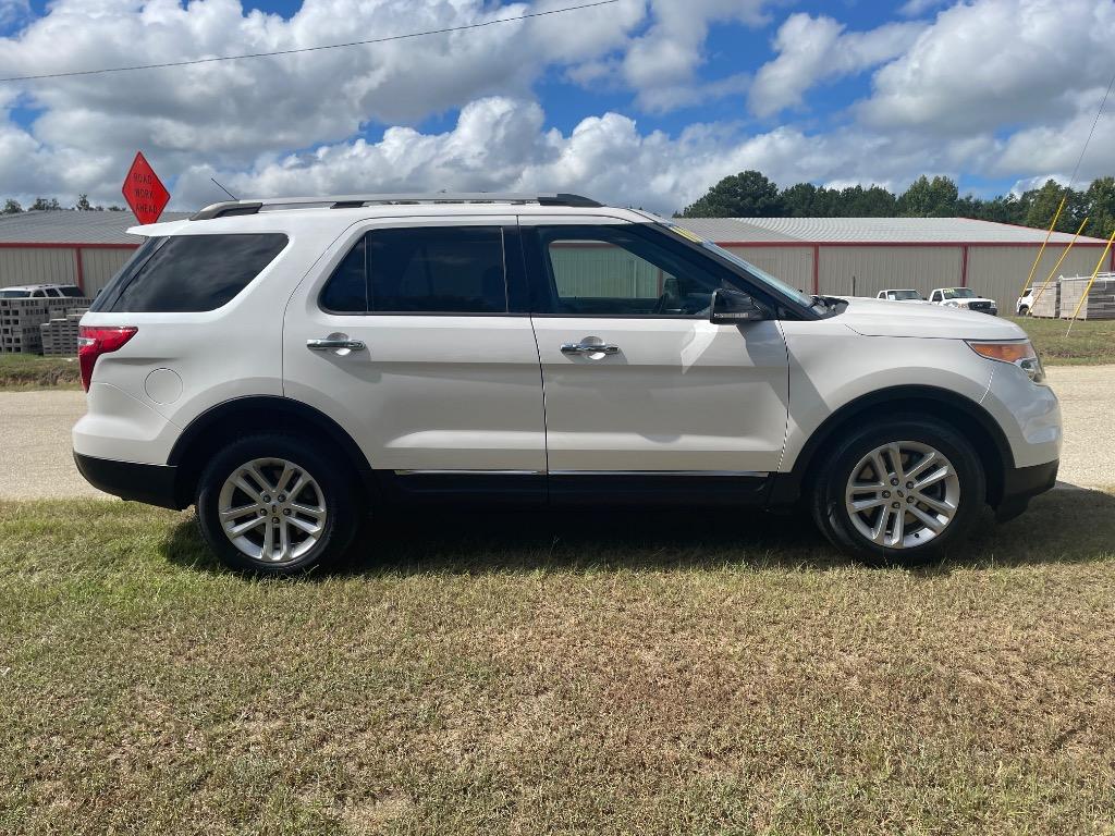 2014 Ford Explorer - $10,999