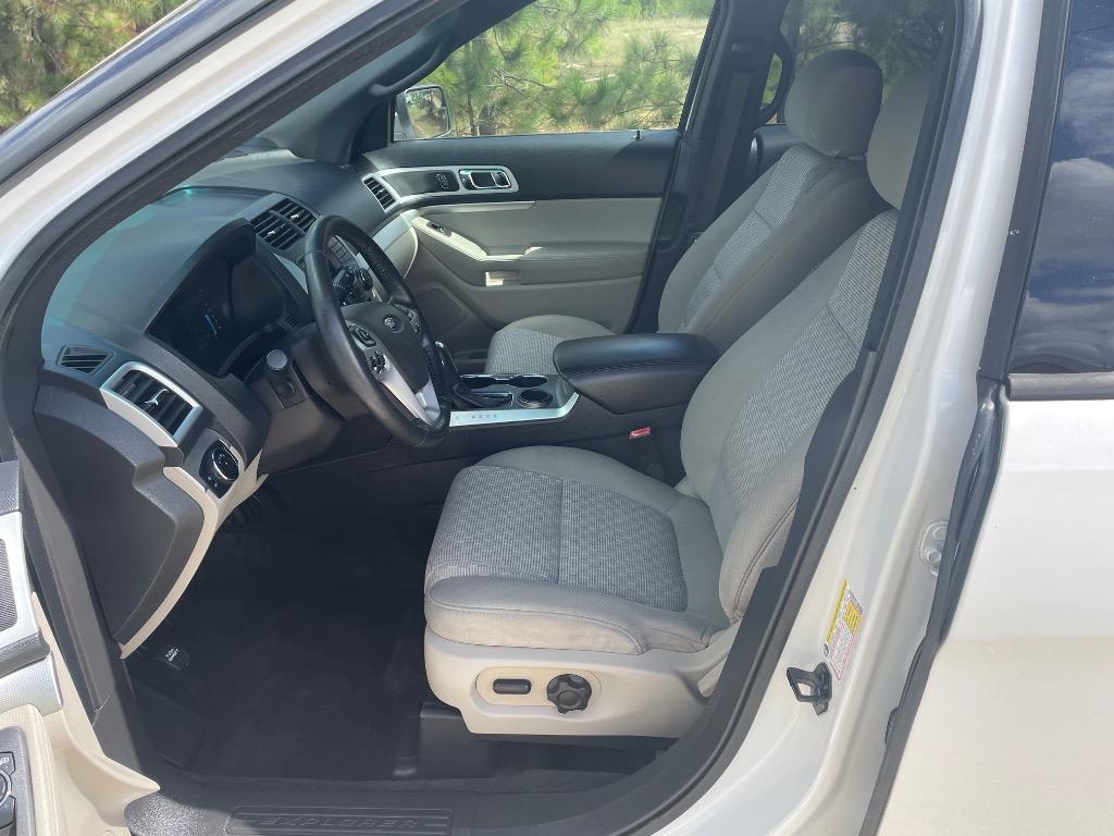 2014 Ford Explorer - $10,999