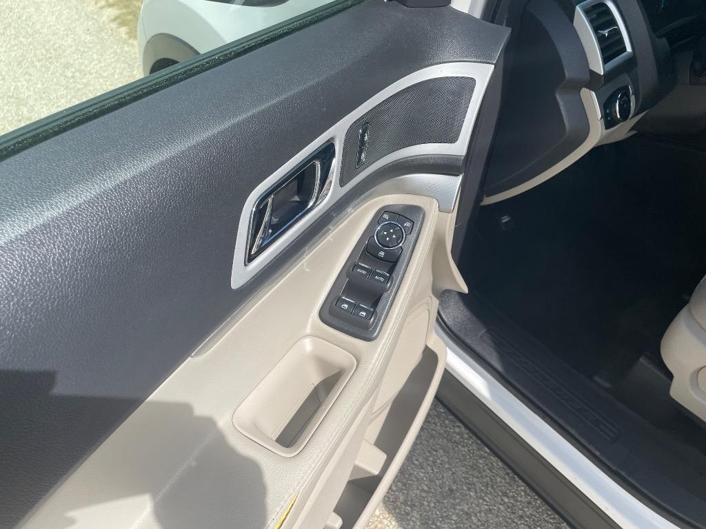 2014 Ford Explorer - $10,999