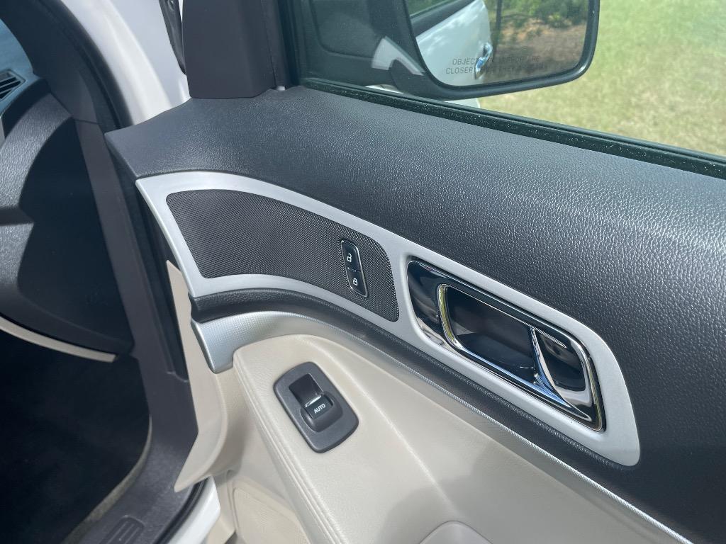 2014 Ford Explorer - $10,999