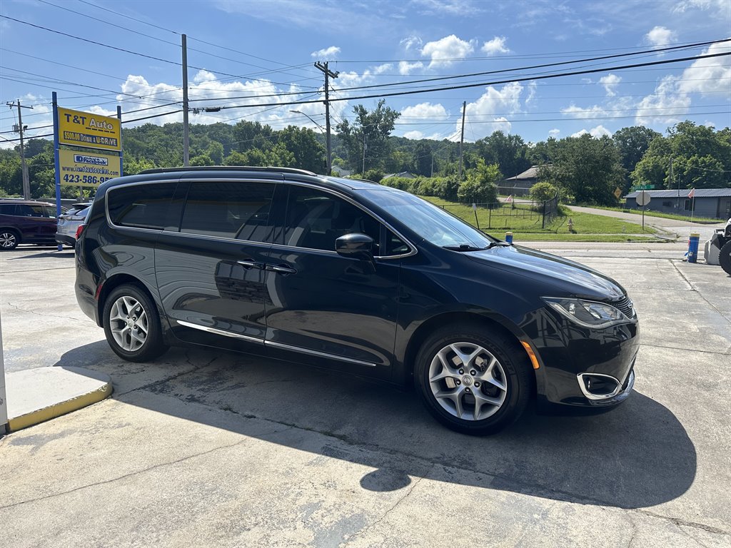 2017 Chrysler Pacifica - $12,995