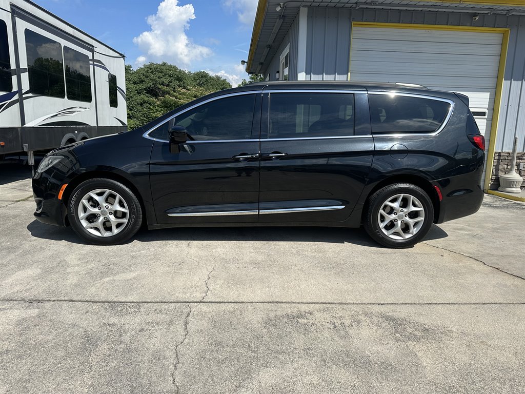 2017 Chrysler Pacifica - $12,995