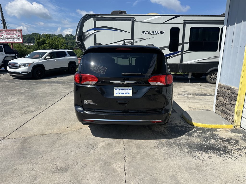 2017 Chrysler Pacifica - $12,995