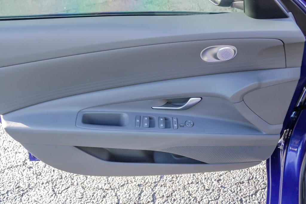 2021 Hyundai Elantra SE photo