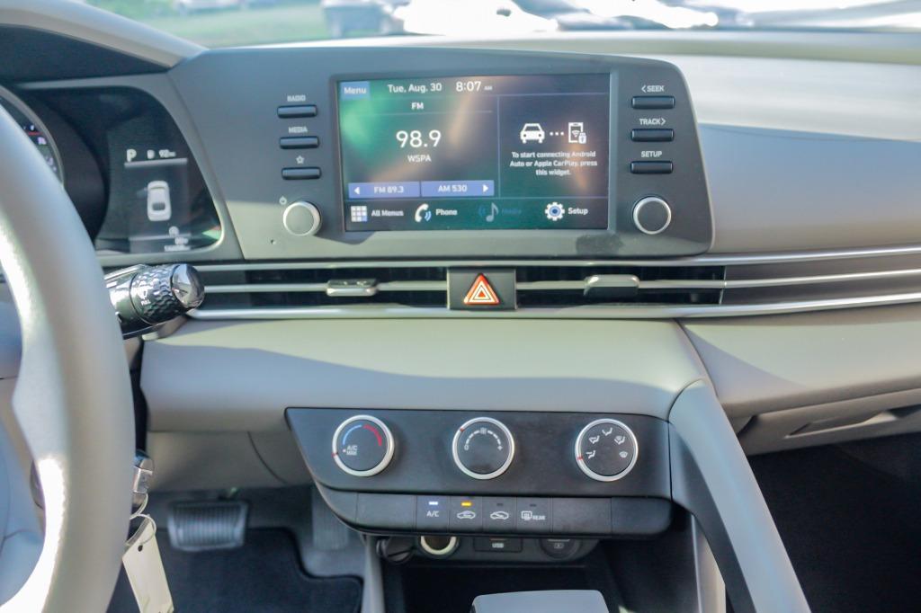 2021 Hyundai Elantra SE photo