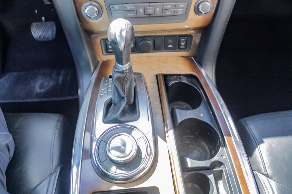 2011 Infiniti QX56 photo