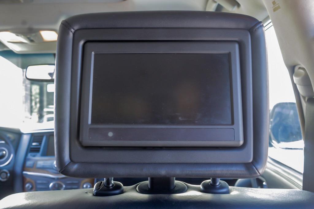 2011 Infiniti QX56 photo