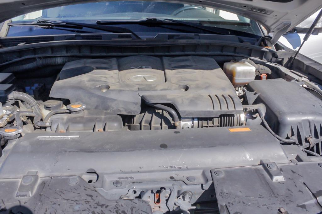 2011 Infiniti QX56 photo