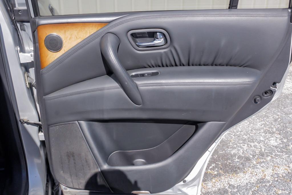 2011 Infiniti QX56 photo