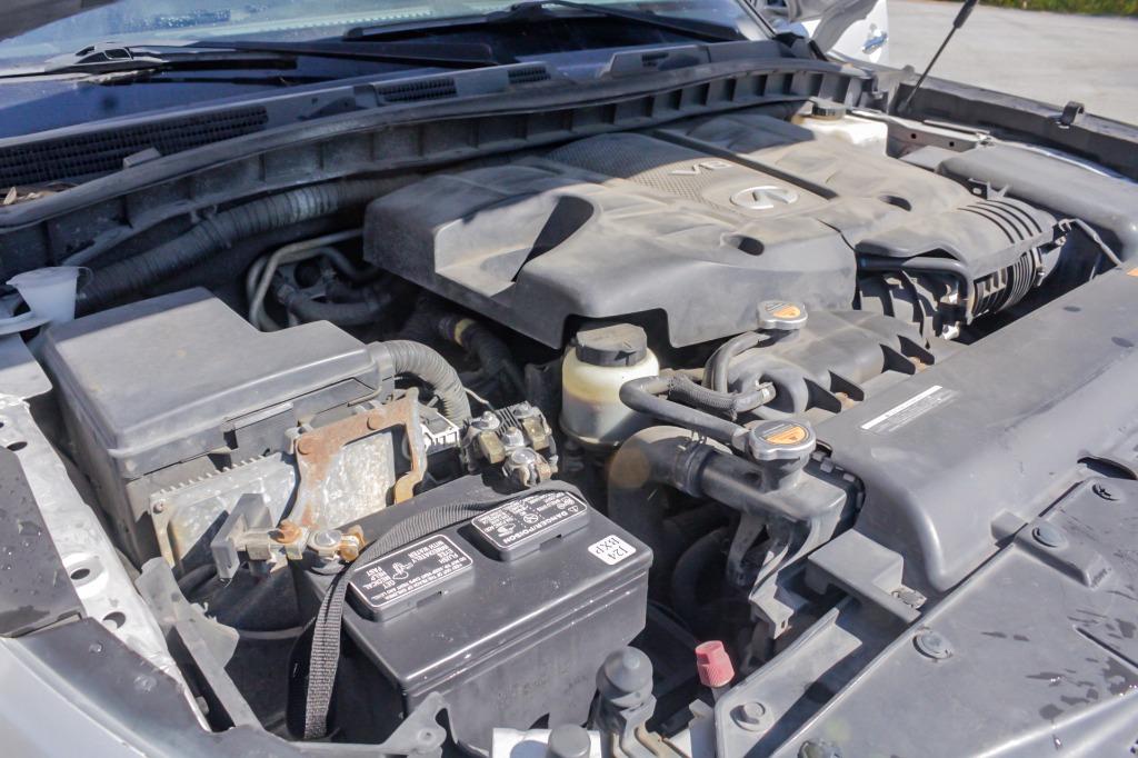 2011 Infiniti QX56 photo