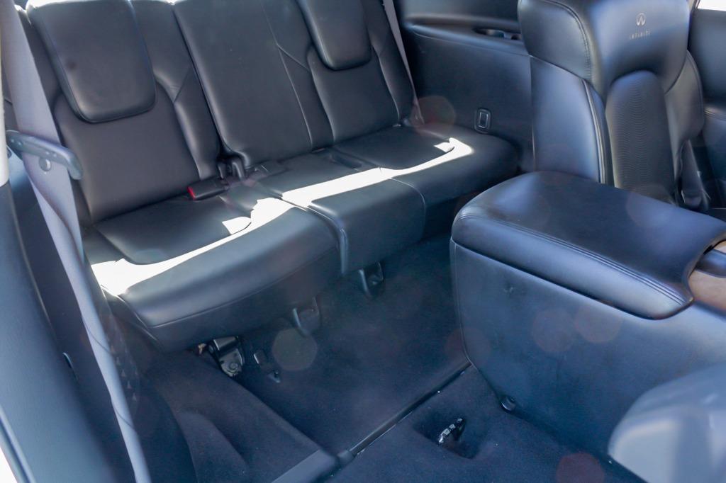 2011 Infiniti QX56 photo
