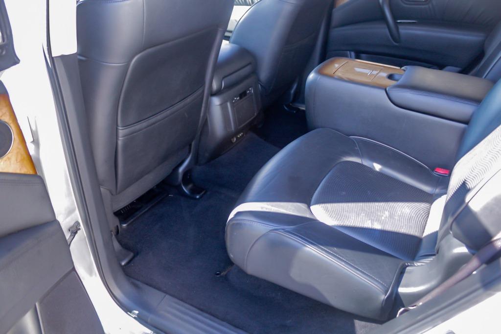2011 Infiniti QX56 photo
