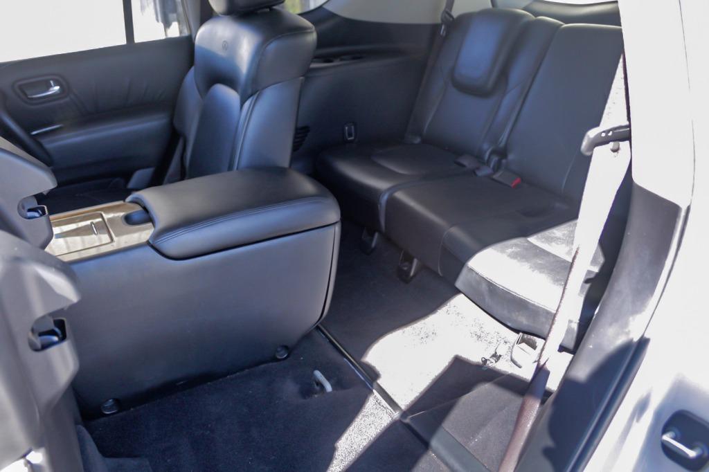 2011 Infiniti QX56 photo